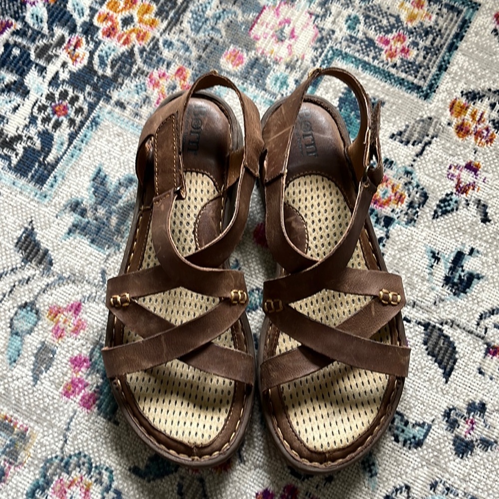 Born size 8 leather sandals